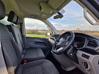 USED 2021 21 VOLKSWAGEN TRANSPORTER SHUTTLE 2.0 TDI SE Minibus Double Cab 5dr Diesel DSG SWB Euro 6 (s/s) (150 ps) FINANCE AVAILABLE