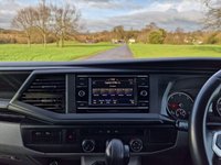 USED 2021 21 VOLKSWAGEN TRANSPORTER SHUTTLE 2.0 TDI SE Minibus Double Cab 5dr Diesel DSG SWB Euro 6 (s/s) (150 ps) FINANCE AVAILABLE