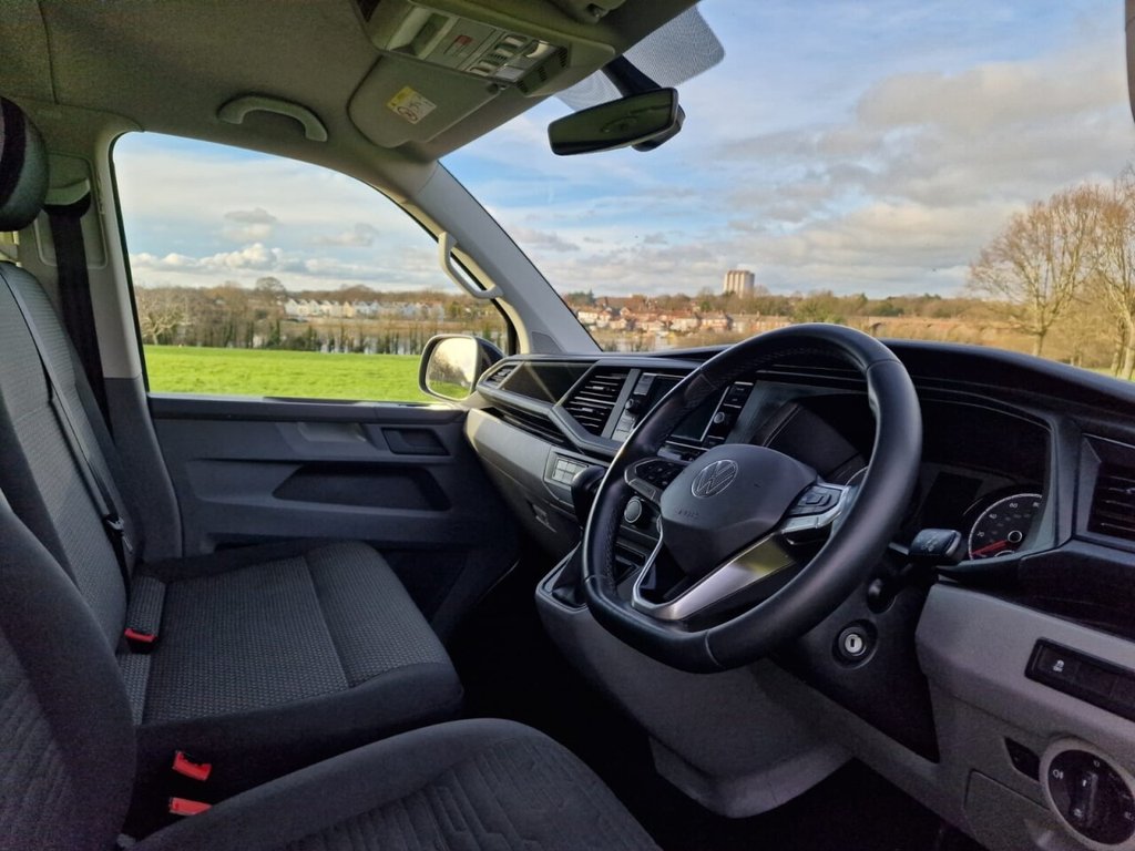 USED 2021 21 VOLKSWAGEN TRANSPORTER SHUTTLE 2.0 TDI SE Minibus Double Cab 5dr Diesel DSG SWB Euro 6 (s/s) (150 ps) FINANCE AVAILABLE