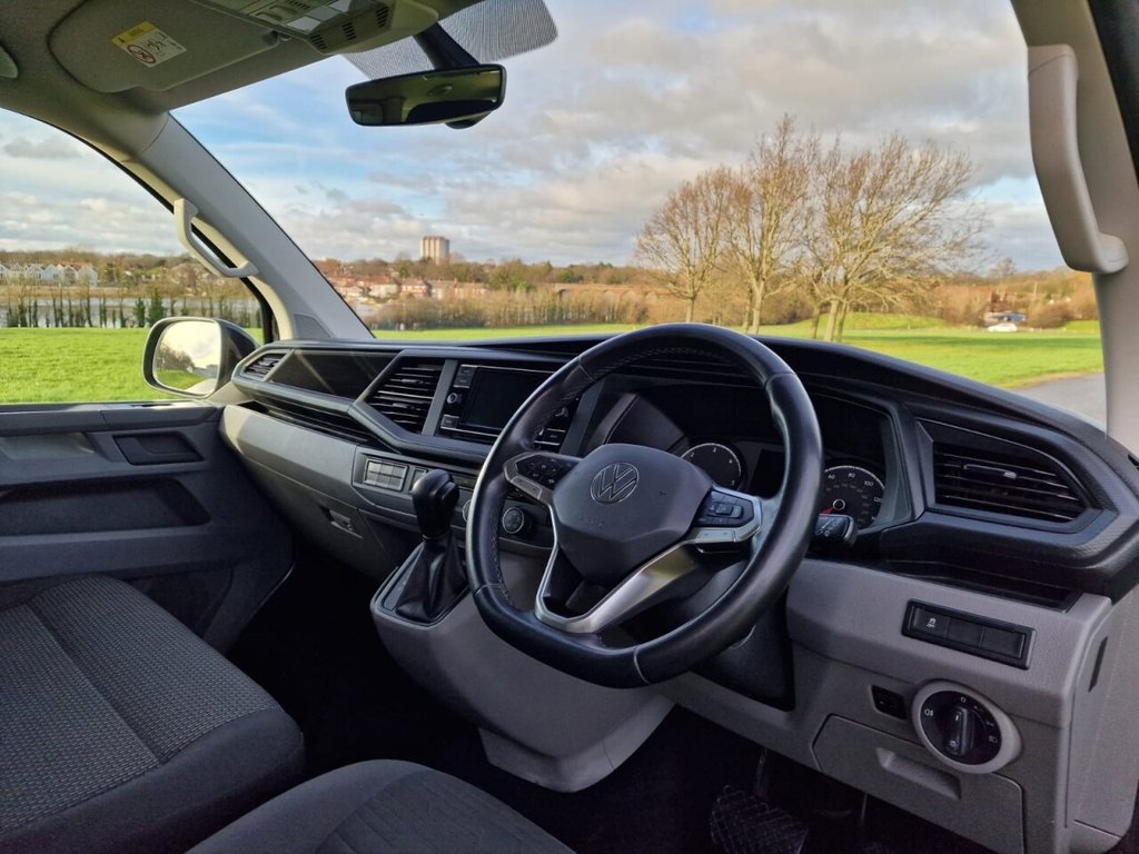 USED 2021 21 VOLKSWAGEN TRANSPORTER SHUTTLE 2.0 TDI SE Minibus Double Cab 5dr Diesel DSG SWB Euro 6 (s/s) (150 ps) FINANCE AVAILABLE