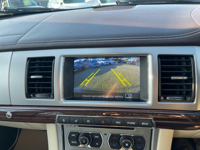 2015 JAGUAR XF - Photo 11