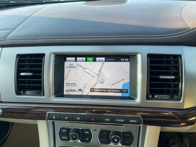 2015 JAGUAR XF - Photo 12