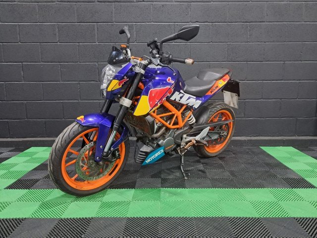 View our KTM 125 DUKE