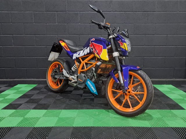 View our KTM 125 DUKE