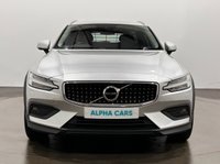 USED 2019 19 VOLVO V60 CROSS COUNTRY 2.0 D4 Estate 5dr Diesel Auto AWD Euro 6 (s/s) (190 ps) VOLVO  AWD Cross Country D4 Estate Automatic Euro 6 190 BHP Deployable Towbar Apple Play Android Phone Intergration , Winter Pack