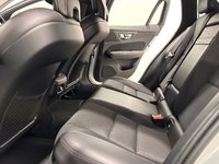 USED 2019 19 VOLVO V60 CROSS COUNTRY 2.0 D4 Estate 5dr Diesel Auto AWD Euro 6 (s/s) (190 ps) VOLVO  AWD Cross Country D4 Estate Automatic Euro 6 190 BHP Deployable Towbar Apple Play Android Phone Intergration , Winter Pack