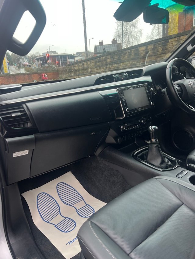 2021 TOYOTA HI-LUX 2.8 D-4D Invincible X Pickup Double Cab 4dr Diesel Manual 4WD Euro 6 (s/s) (204 ps) - Photo 9