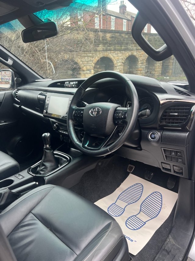 2021 TOYOTA HI-LUX 2.8 D-4D Invincible X Pickup Double Cab 4dr Diesel Manual 4WD Euro 6 (s/s) (204 ps) - Photo 10