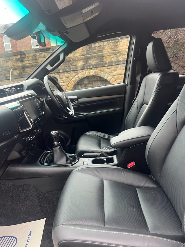 2021 TOYOTA HI-LUX 2.8 D-4D Invincible X Pickup Double Cab 4dr Diesel Manual 4WD Euro 6 (s/s) (204 ps) - Photo 11