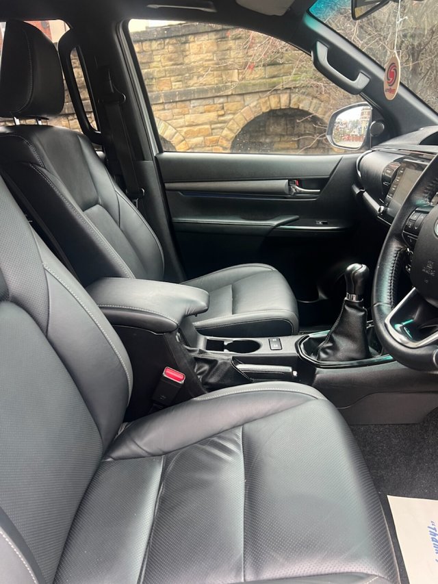 2021 TOYOTA HI-LUX 2.8 D-4D Invincible X Pickup Double Cab 4dr Diesel Manual 4WD Euro 6 (s/s) (204 ps) - Photo 12