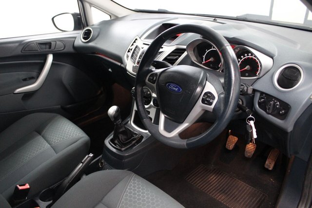 2009 FORD FIESTA - Photo 12