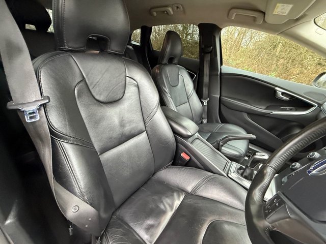 2016 Volvo V40 2L SE Lux Nav 5dr - Photo 3