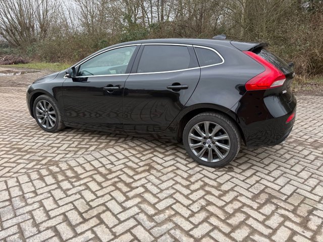 2016 Volvo V40 2L SE Lux Nav 5dr - Photo 2