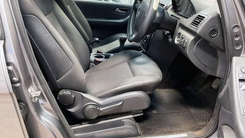 2010 Mercedes-Benz A Class in grey — photo 9 of 11