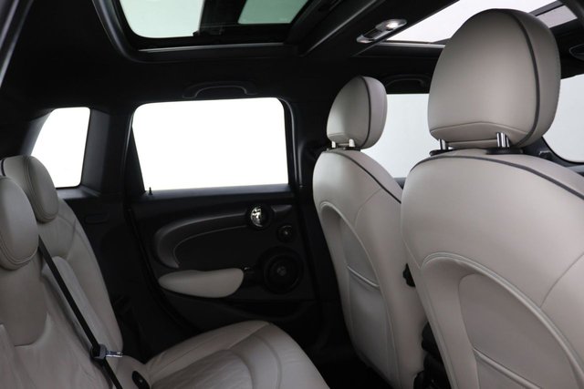 2021 MINI Hatch 1.5L Cooper Exclusive 5dr - Photo 2