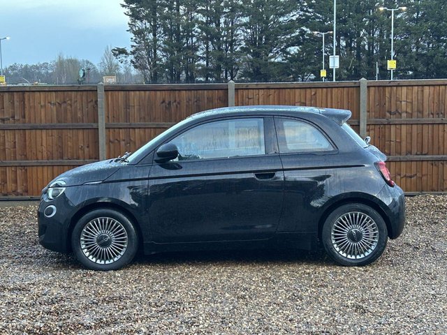 2022 FIAT 500E - Photo 2