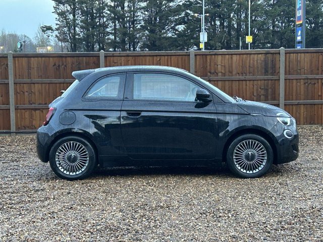 2022 FIAT 500E - Photo 6