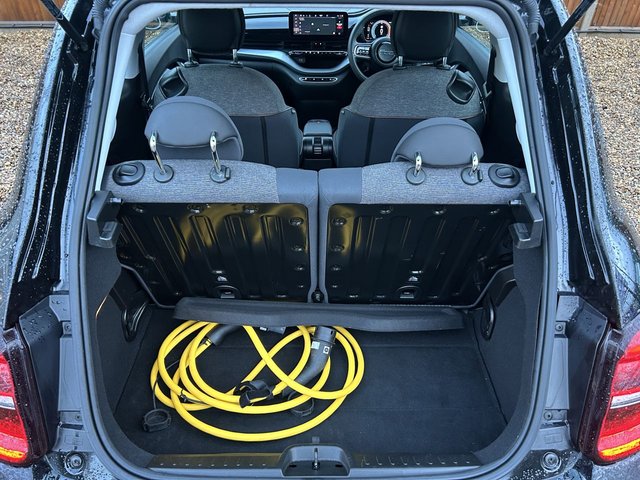 2022 FIAT 500E - Photo 9