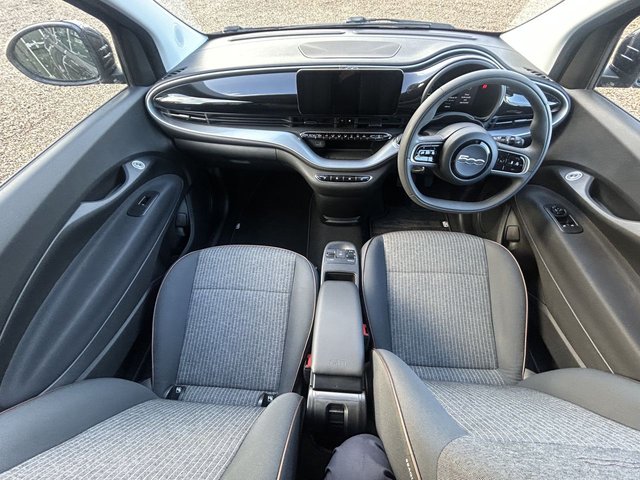 2022 FIAT 500E - Photo 10