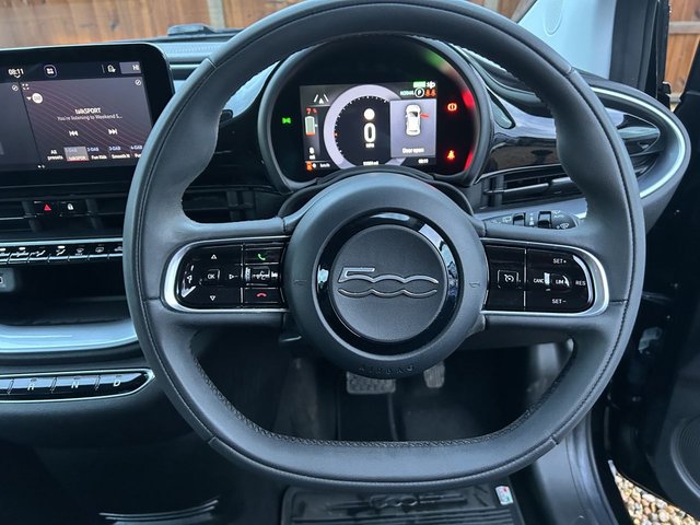 2022 FIAT 500E - Photo 12