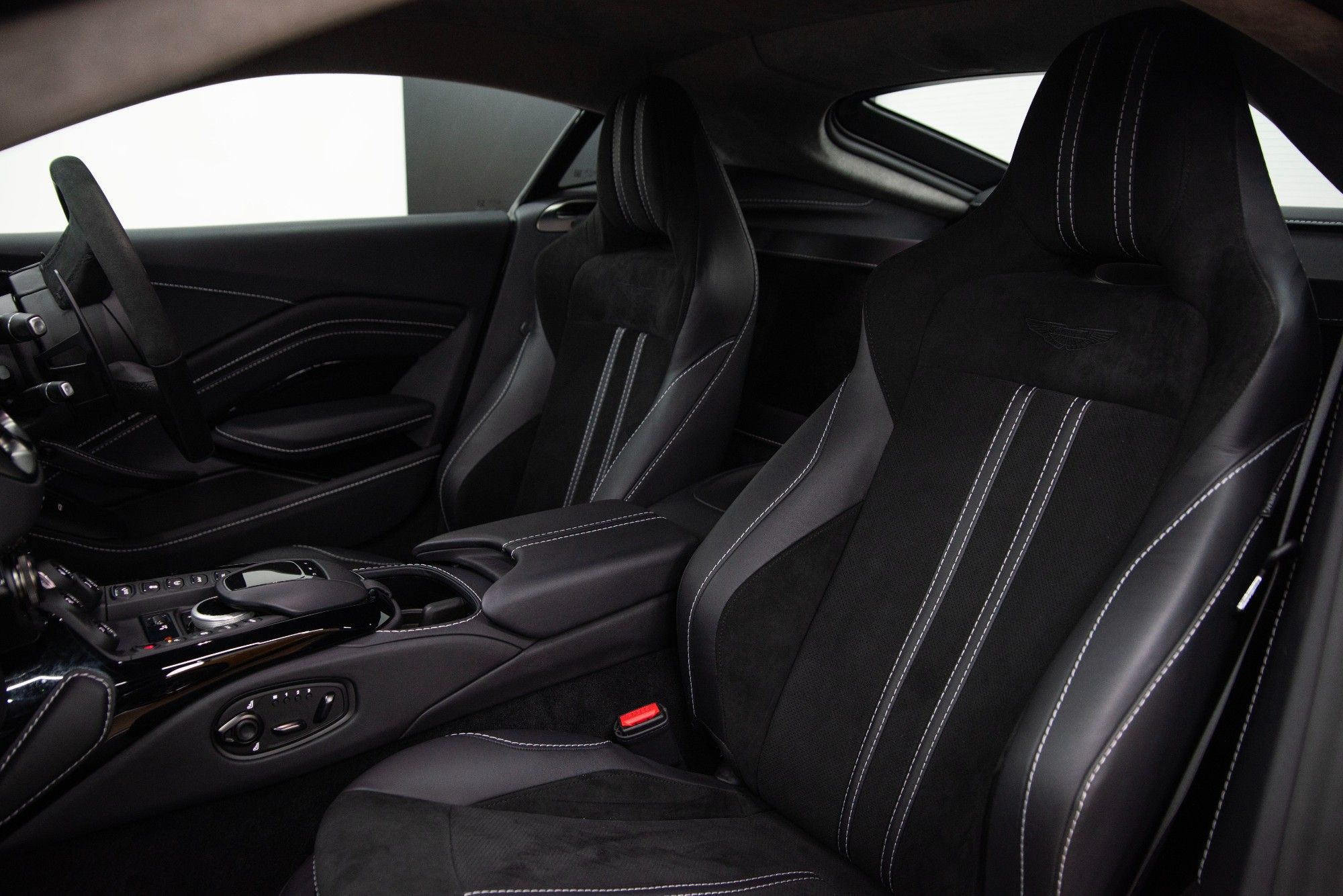 USED 2022 71 ASTON MARTIN VANTAGE 4.0 V8 Coupe 2dr  