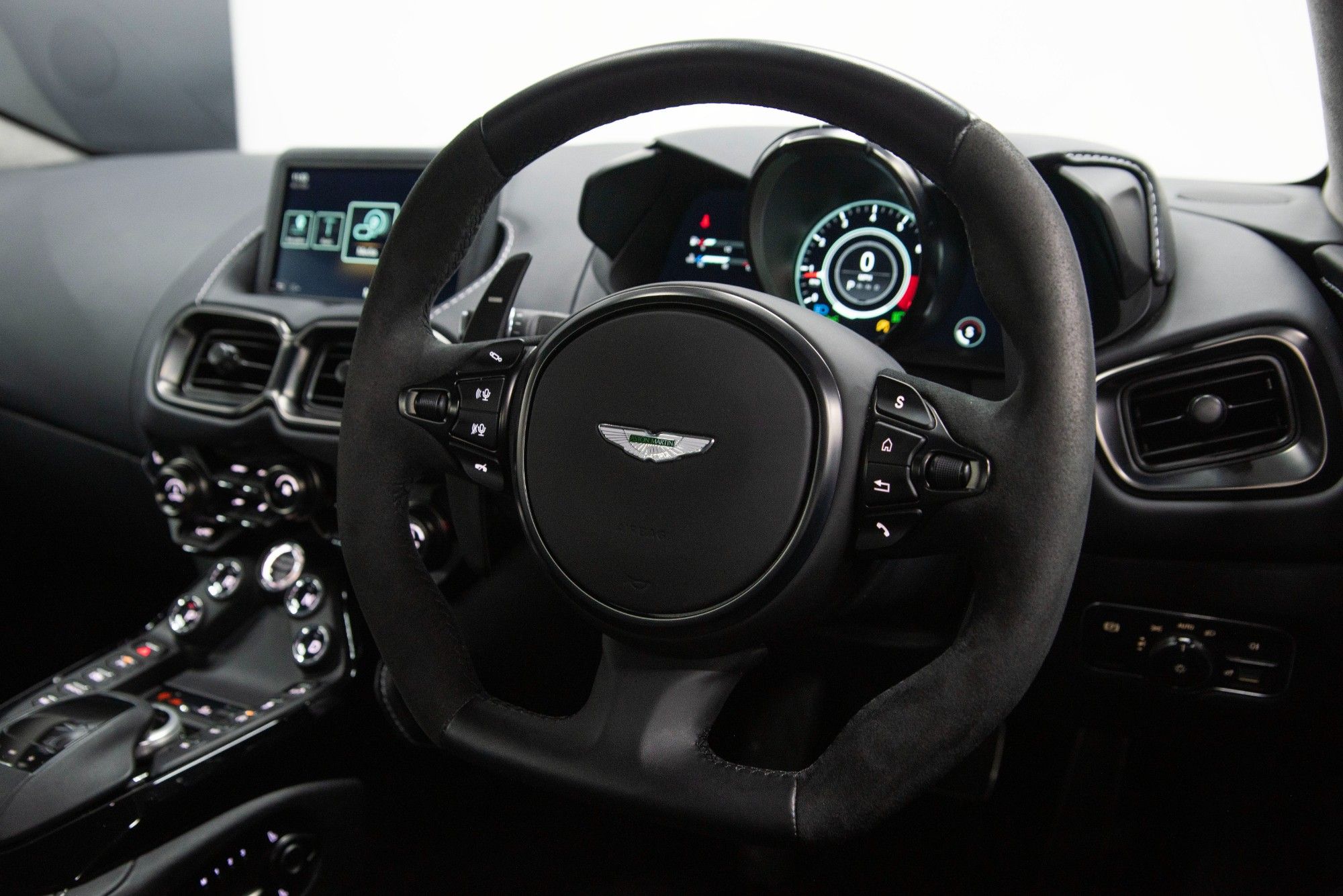 USED 2022 71 ASTON MARTIN VANTAGE 4.0 V8 Coupe 2dr  