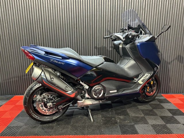 View our YAMAHA TMAX 530