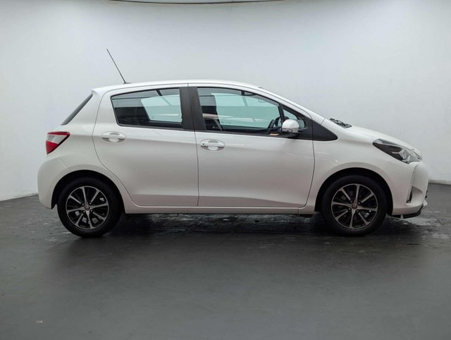 USED 2019 19 TOYOTA YARIS 1.5 VVT-i Icon Tech Hatchback 5dr Petrol CVT Euro 6 (111 ps) PARKING CAMERA+BLUETOOTH CLICK & COLLECT/ HOME DELIVERY