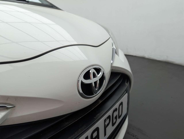 USED 2019 19 TOYOTA YARIS 1.5 VVT-i Icon Tech Hatchback 5dr Petrol CVT Euro 6 (111 ps) PARKING CAMERA+BLUETOOTH CLICK & COLLECT/ HOME DELIVERY