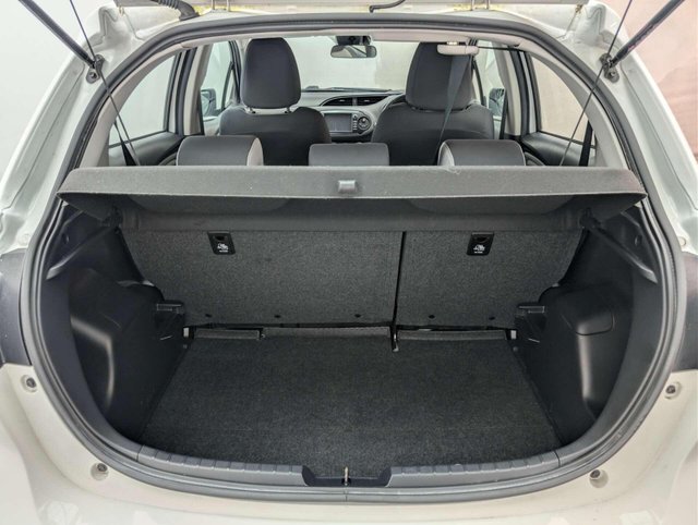 USED 2019 19 TOYOTA YARIS 1.5 VVT-i Icon Tech Hatchback 5dr Petrol CVT Euro 6 (111 ps) PARKING CAMERA+BLUETOOTH CLICK & COLLECT/ HOME DELIVERY