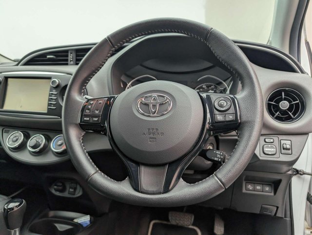 USED 2019 19 TOYOTA YARIS 1.5 VVT-i Icon Tech Hatchback 5dr Petrol CVT Euro 6 (111 ps) PARKING CAMERA+BLUETOOTH CLICK & COLLECT/ HOME DELIVERY