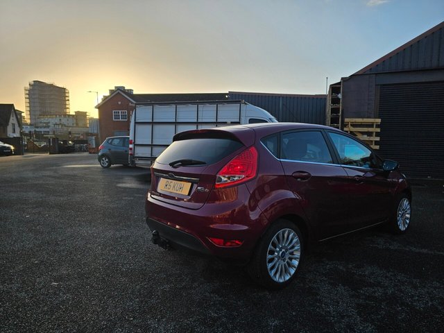 2010 Ford Fiesta 1.4L Titanium 5dr - Photo 4