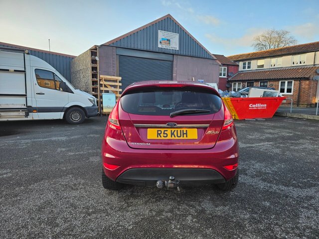 2010 Ford Fiesta 1.4L Titanium 5dr - Photo 5