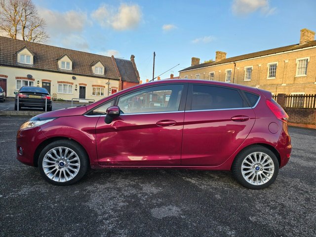 2010 Ford Fiesta 1.4L Titanium 5dr - Photo 7