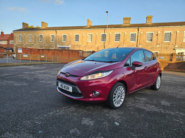 2010 Ford Fiesta 1.4L Titanium 5dr - Photo 8