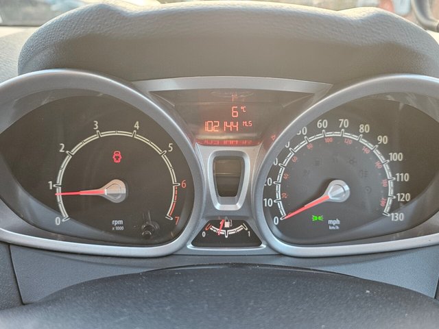 2010 Ford Fiesta 1.4L Titanium 5dr - Photo 9