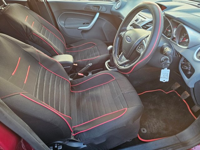 2010 Ford Fiesta 1.4L Titanium 5dr - Photo 10