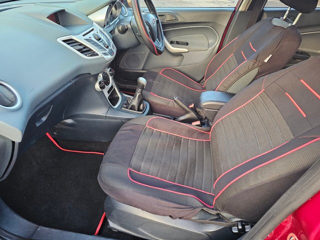 2010 Ford Fiesta 1.4L Titanium 5dr - Photo 11