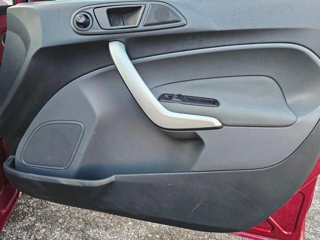 2010 Ford Fiesta 1.4L Titanium 5dr - Photo 12