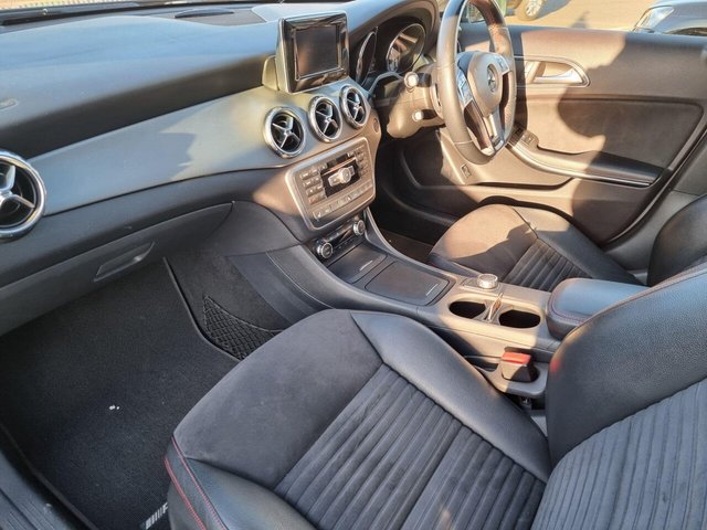 2014 MERCEDES-BENZ GLA 2.1 GLA220d AMG Line (Premium Plus) SUV 5dr Diesel 7G-DCT 4MATIC Euro 6 (s/s) (170 ps) - Photo 2