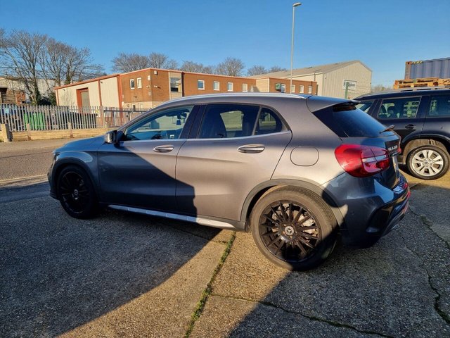 2014 MERCEDES-BENZ GLA 2.1 GLA220d AMG Line (Premium Plus) SUV 5dr Diesel 7G-DCT 4MATIC Euro 6 (s/s) (170 ps) - Photo 3