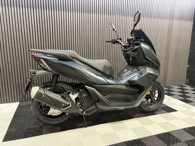 View our LEXMOTO D2
