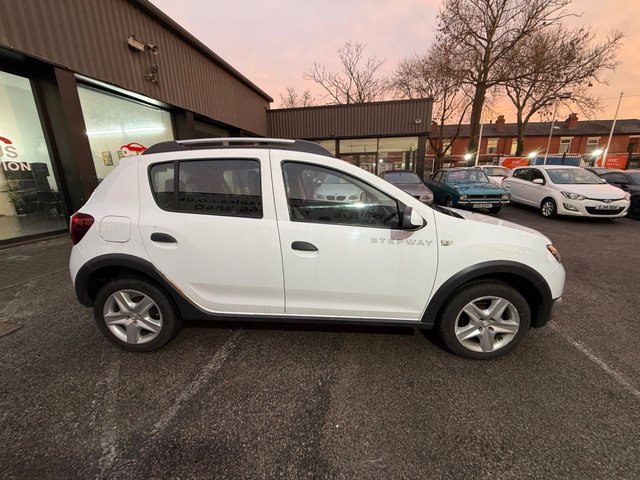 2014 DACIA SANDERO STEPWAY 0.9 TCe Ambiance Hatchback 5dr Petrol Manual Euro 5 (90 ps) - Photo 4