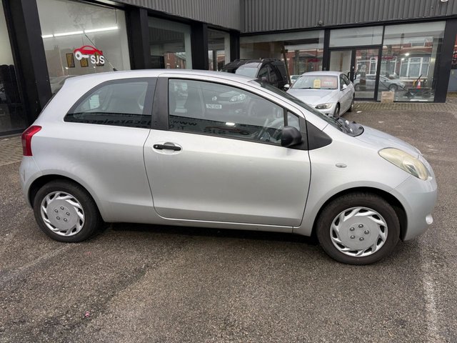 2008 TOYOTA YARIS 1.0 VVT-i T2 Hatchback 3dr Petrol Manual (127 g/km, 67 bhp) - Photo 4