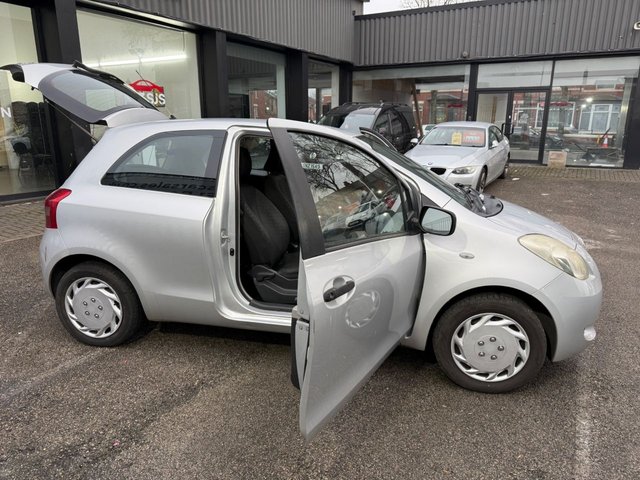 2008 TOYOTA YARIS 1.0 VVT-i T2 Hatchback 3dr Petrol Manual (127 g/km, 67 bhp) - Photo 12