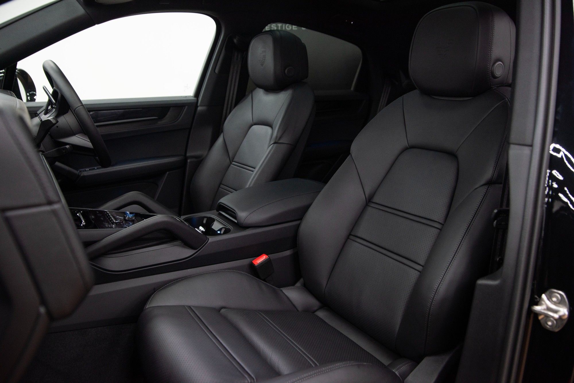 USED 2025 75 PORSCHE CAYENNE 3.0 V6 E-Hybrid 25.9kWh Black Edition Coupe  