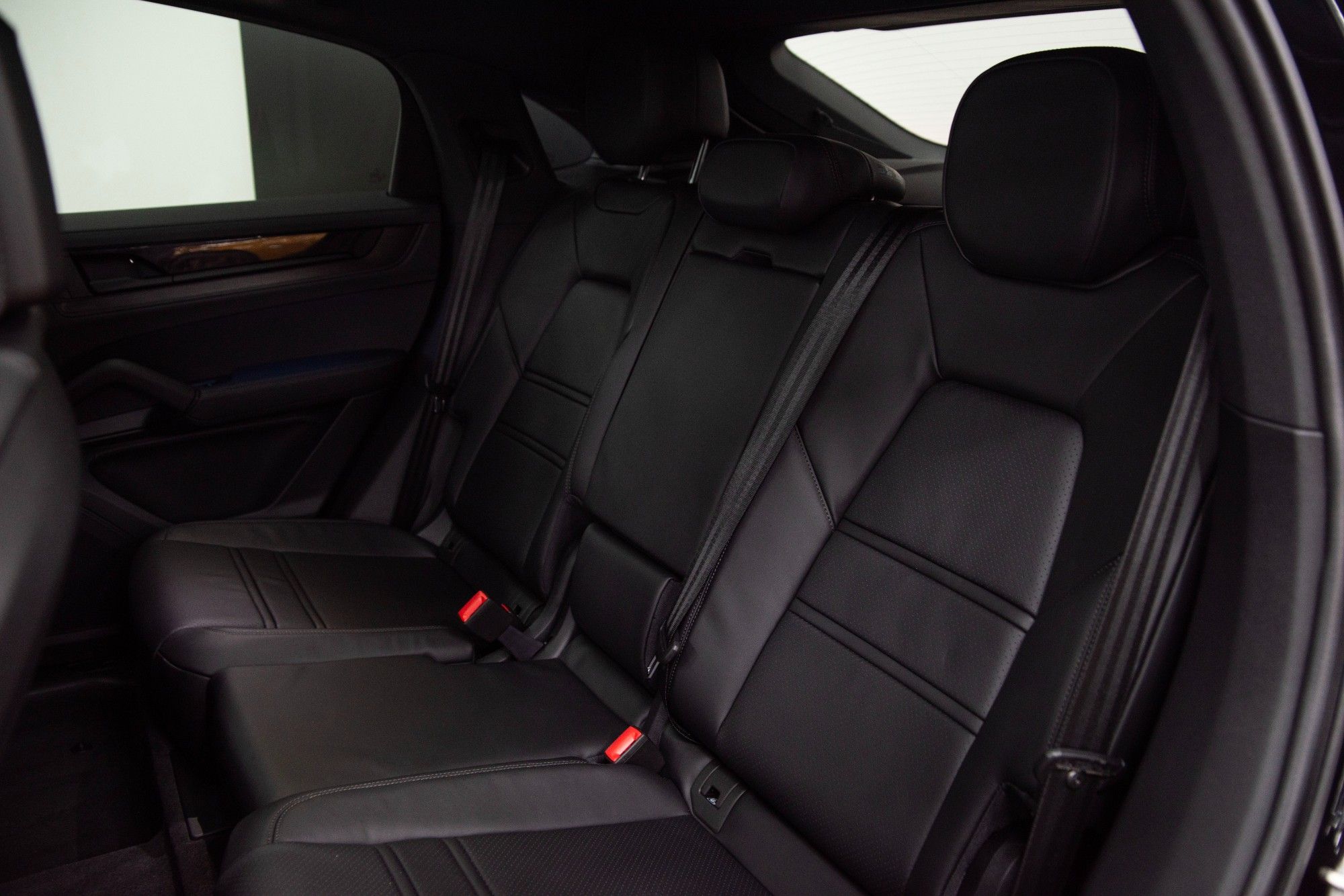 USED 2025 75 PORSCHE CAYENNE 3.0 V6 E-Hybrid 25.9kWh Black Edition Coupe  