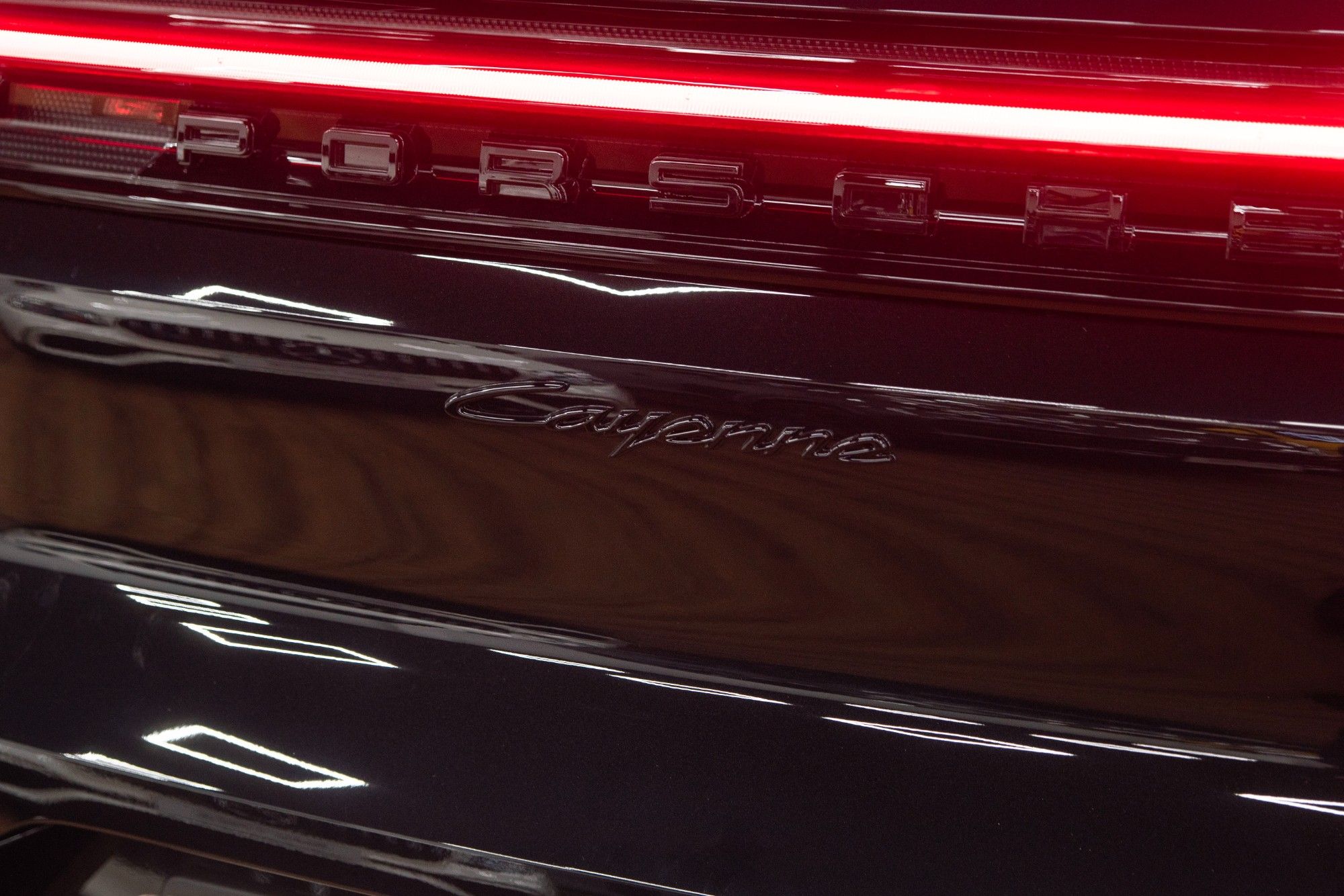 USED 2025 75 PORSCHE CAYENNE 3.0 V6 E-Hybrid 25.9kWh Black Edition Coupe  