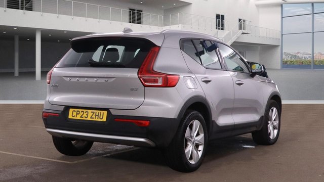 2023 VOLVO XC40 2.0 B3 MHEV Core SUV 5dr Petrol Hybrid DCT Auto Euro 6 (s/s) (163 ps) - Photo 2