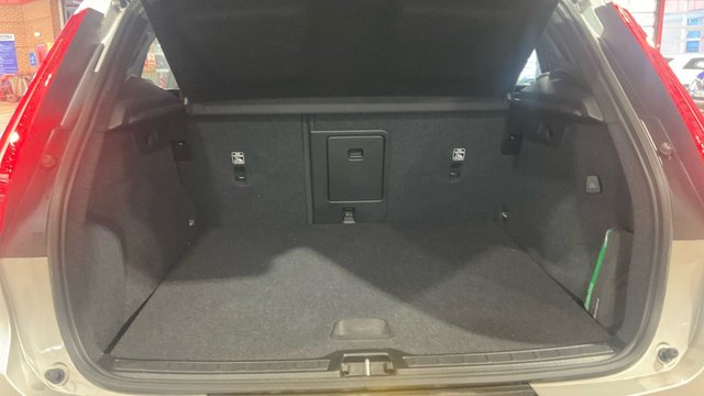 2023 VOLVO XC40 2.0 B3 MHEV Core SUV 5dr Petrol Hybrid DCT Auto Euro 6 (s/s) (163 ps) - Photo 3